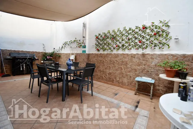 MUY AMPLIO CON 5 DORMITORIOS Y TERRAZA EN CENTRO — 12