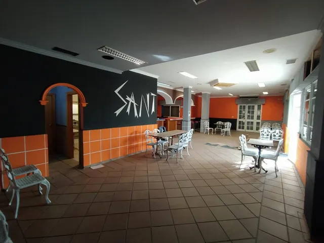 LOCAL COMERCIAL CERCANO AL CENTRO — 5