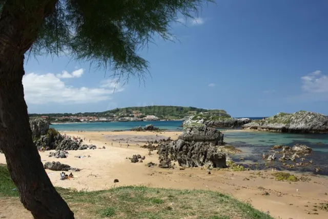 Frente a la Playa de Ris: amplitud, comodidad y una ubicació - foto 4