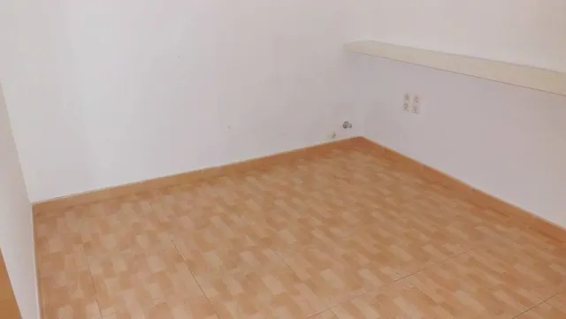 LOCAL COMERCIAL CALLE PREFERENTE — 11