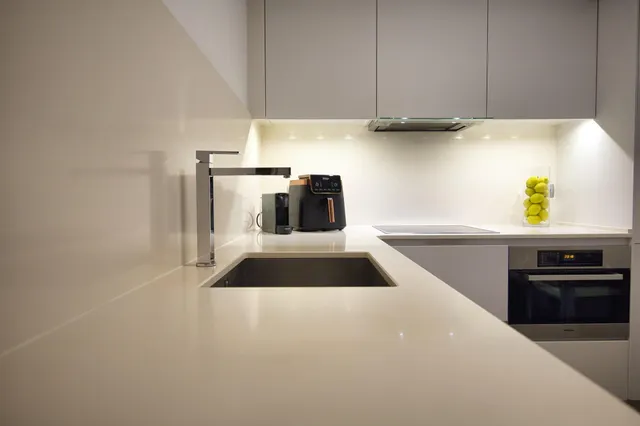 Ático con gran terraza y solárium privado en el corazón de Alicante — 43