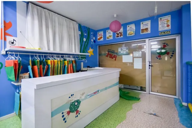 Local comercial 300m² en venta - LA PUNTICA — 10