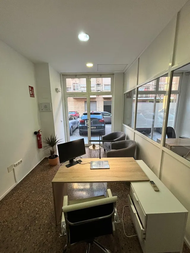 LOCAL COMERCIAL VACÍO  DE 33 METROS EN ALBORAYA IDEAL PARA DESPACHO — 6