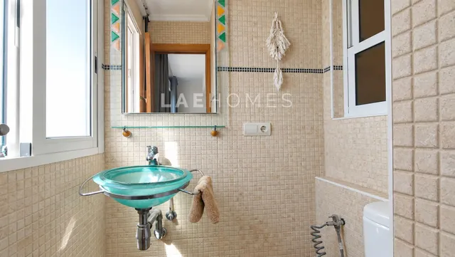 Vivienda reformada en 11ª planta con vistas panorámicas — 11