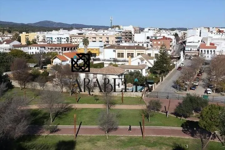 ¡ACOGEDOR PISO CON PATIO PRIVATIVO EN EL NARANJO!