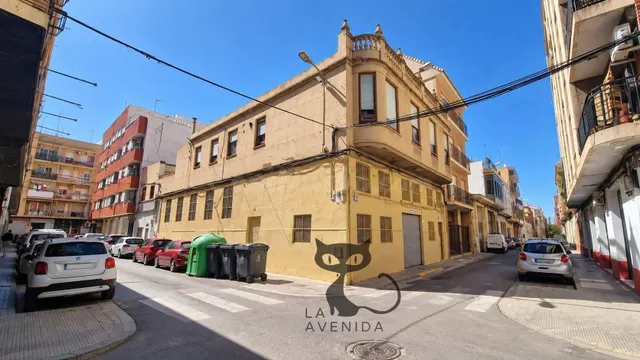 INVERSORES: 635 m2 CONSTRUIDOS EN BENETÚSSER POR 350.000 € — 2