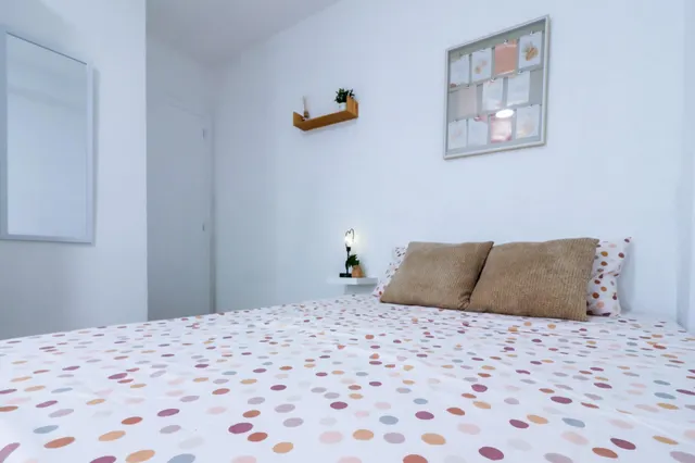 **Piso totalmente reformado de cuatro habitaciones y un baño** — 27
