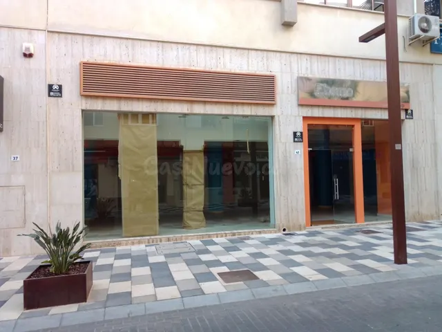 LOCAL COMERCIAL EN LA PLAZA DE EL EJIDO — 2