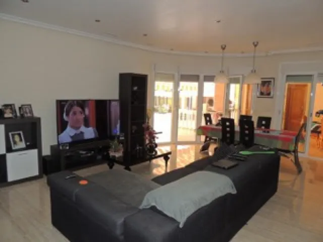 CHALET DE LUJO CON MUY BUENA ORIENTACION EN LUGAR MUY TRANQUILO — 28