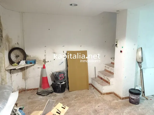 LOCAL COMERCIAL A LA VENTA EN ONTINYENT, UBICADO EN LA CALLE MAYOR — 12