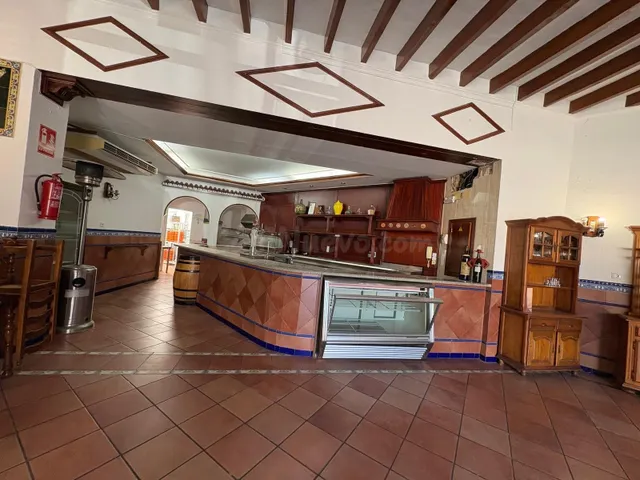 Oportunidad Única: Local Comercial con Vivienda en Planta Primera! — 9