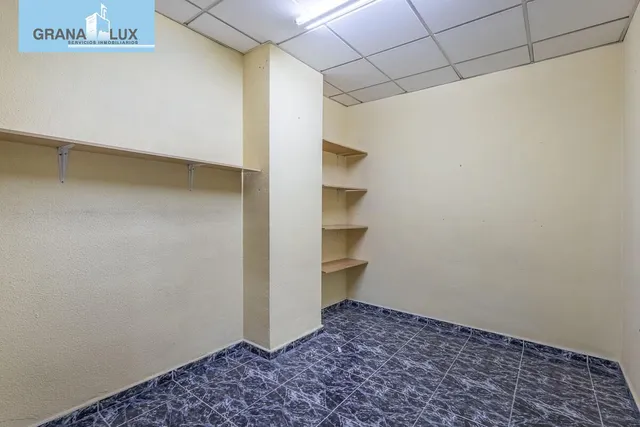 Local comercial en Pajaritos. — 25