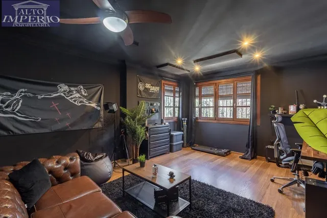 INCREÍBLE CHALET INDEPENDIENTE EN ZONA PRIVILEGIADA — 12