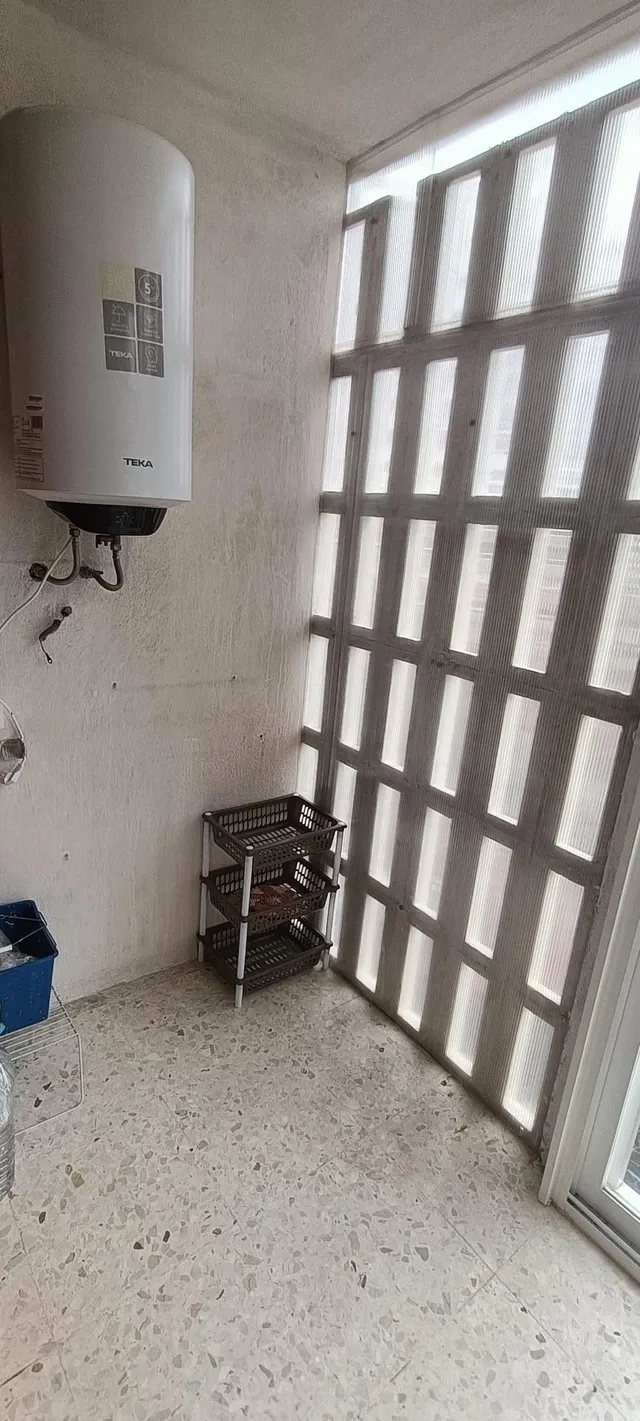 Piso de 3 dormitorios con piscina y garaje en urbanización cerca de la playa — 15
