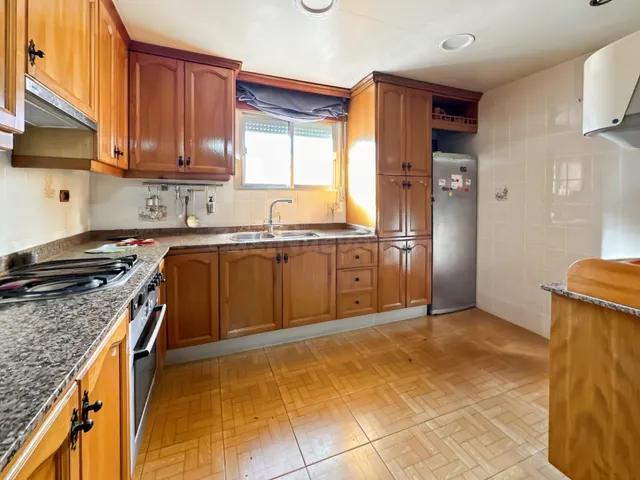Casa en venta en el Grupo Reyes,5 dormitorios 2 baños 2 terr