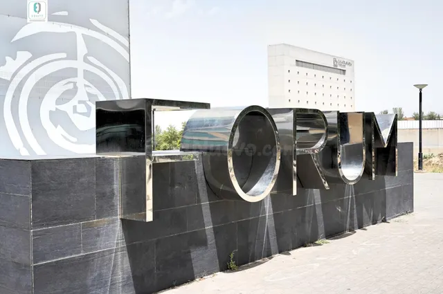Amplia y luminosa oficina en el emblemático y exclusivo edificio forum — 5
