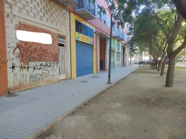 LOCAL COMERCIAL CON EXCELENTE UBICACIÓN — 2
