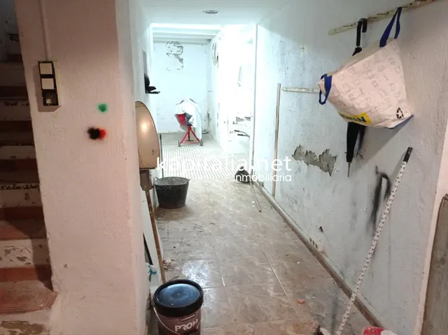 LOCAL COMERCIAL A LA VENTA EN ONTINYENT, UBICADO EN LA CALLE MAYOR — 11