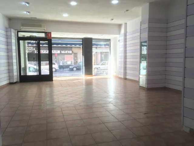 FABULOSO LOCAL PARA INSTALAR SU NEGOCIO. — 3