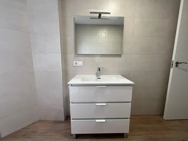 Piso recién reformado con garaje en el centro de Cáceres — 32