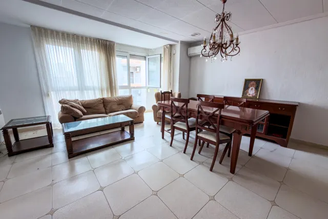 AMPLIA VIVIENDA DE 4 DORMITORIOS CON TERRAZA PRIVADA - foto 2