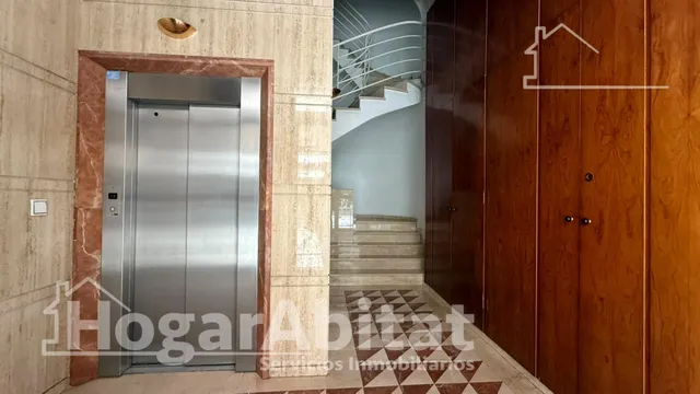 ¡OPORTUNIDAD! REFORMADO Y EXTERIOR CON ASCENSOR EN EL CENTRO — 31