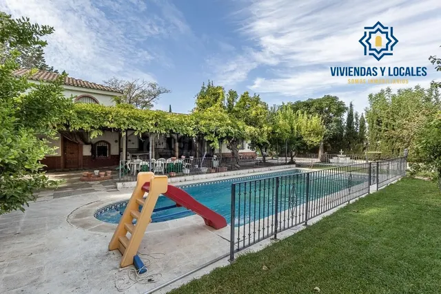 Espectacular Chalet en Ogijares - Ideal para Familias