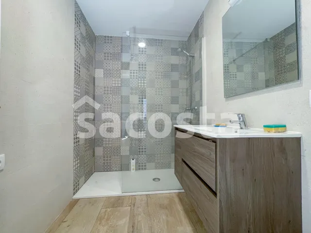 Exclusivo Edificio con Viviendas y Locales Comerciales a Met - foto 4