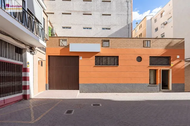 AMPLIA PLANTA BAJA JUNTO ARABIAL CON GARAJE — 19