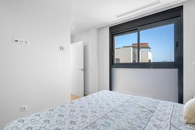 Villa moderna con piscina privada, 3 dormitorios y 3 baños. — 26