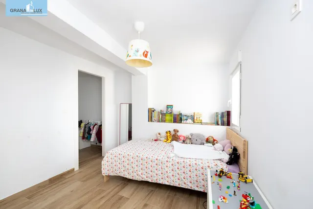 ¡Tu hogar soñado te espera en esta espectacular casa reformada! — 25