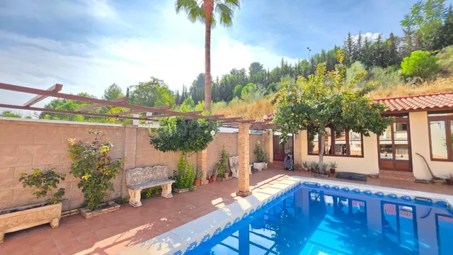 ¡increíble casa adosada con piscina privada en urbanización azahar! — 2