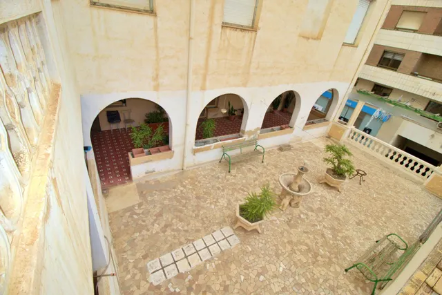 Edificio de dos plantas — 23