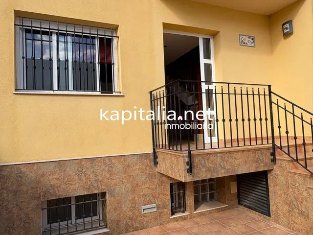 EXCLUSIVO ADOSADO A LA VENTA LISTO PARA ENTRAR A VIVIR EN ANNA — 32