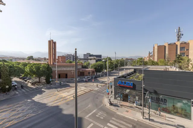 Fantástico piso en calle Palencia — 43