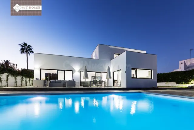 MODERNA VILLA DE LUJO INDEPENDIENTE DISPONIBLE CORTA TEMPORA