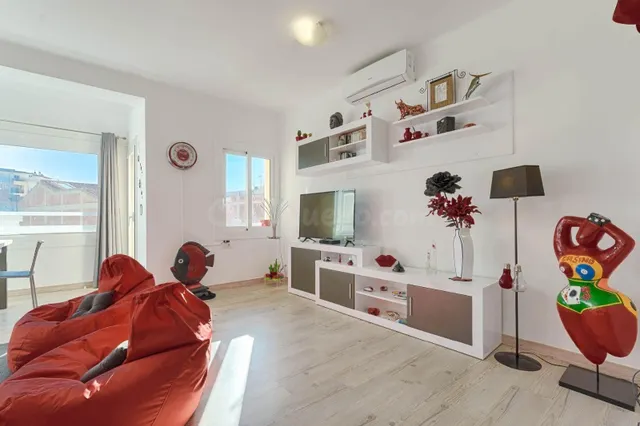 Modernidad en el Corazón de Roses: Tu Hogar a un Paso del Ma - foto 2