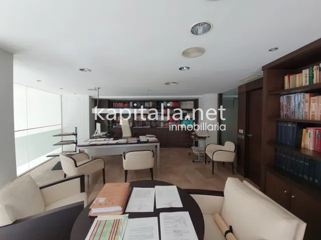 Espectacular local comercial chaflan a la venta en Ontinyent