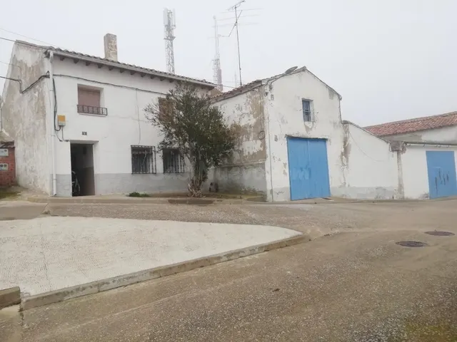 MONCASA VENDE oportunidad casa en pueblo cercano