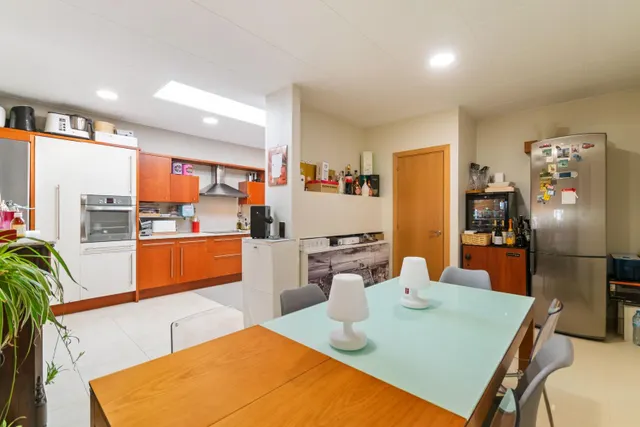 Casa adosada impecable de 4 dormitorios, placas solares y excelente ubicación en Empuriabrava. — 28