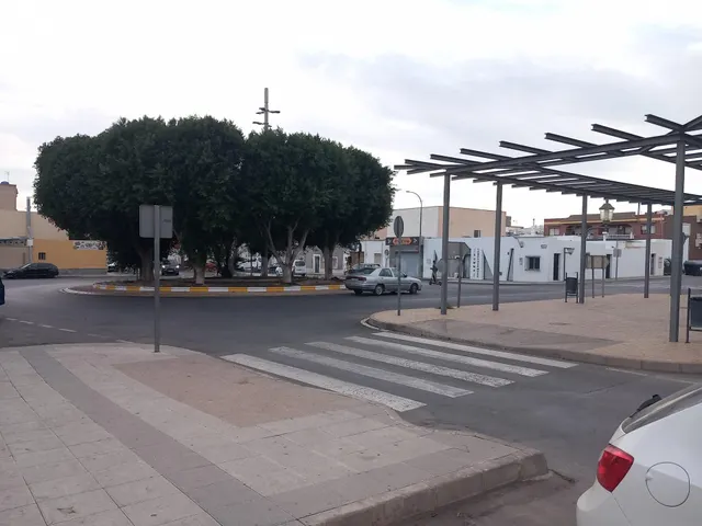 Solar comercial y residencial en Camino de Vera, Campohermos - foto 2
