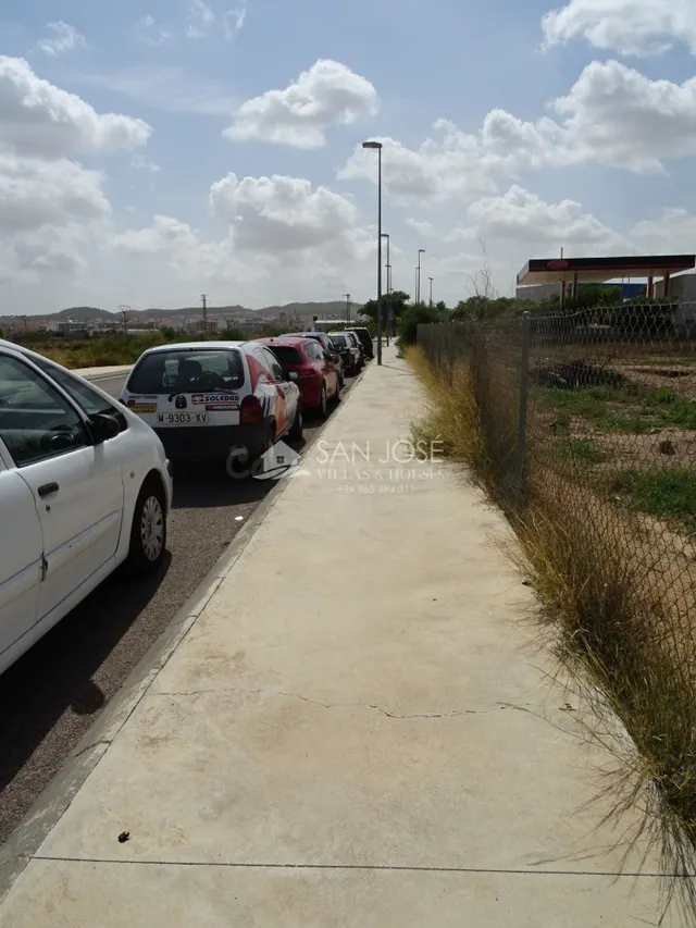 VENTA DE SOLAR INDUSTRIAL EN ASPE, ALICANTE EN BUENA ZONA Y  - foto 2
