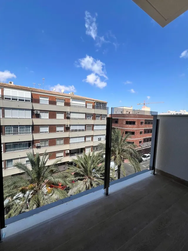 Para estrenar en el centro de Torrevieja, a estrenar! 🏡✨ — 20