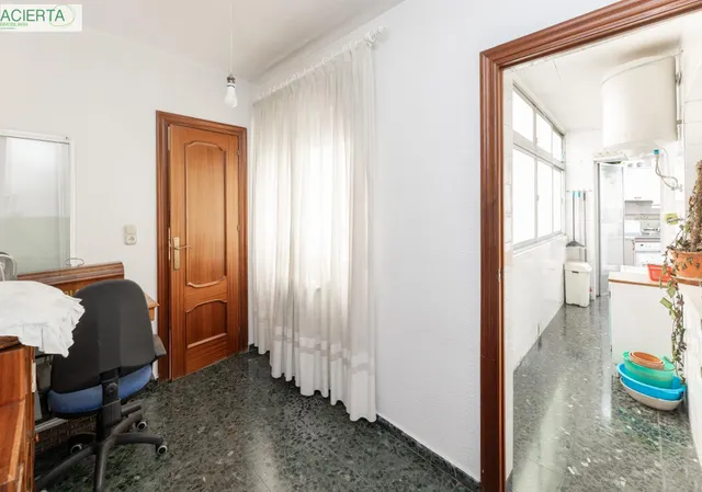 Amplío piso junto a Avda Constitución con cochera — 12