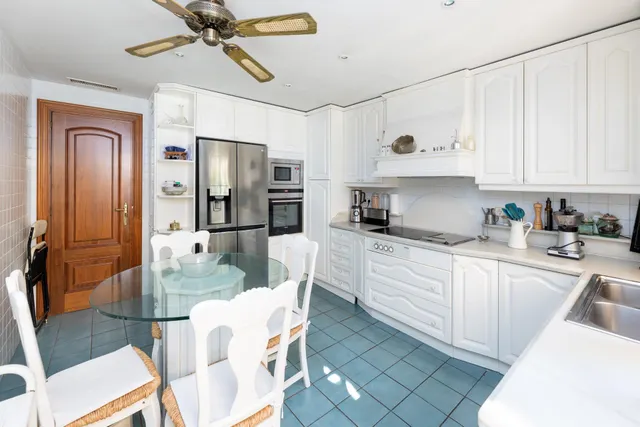 CHALET ADOSADO EN ZONA LA CALETA — 24