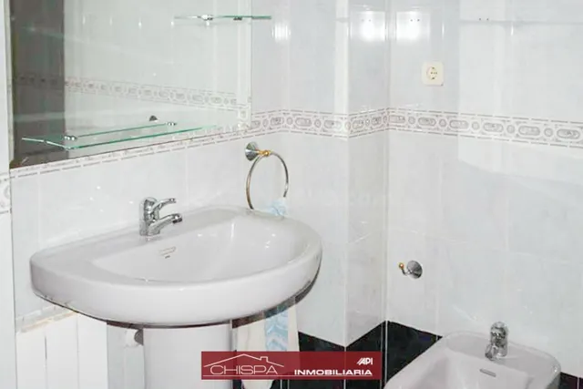 Piso en pleno casco urbano, de cuatro dormitorios y terraza - foto 5