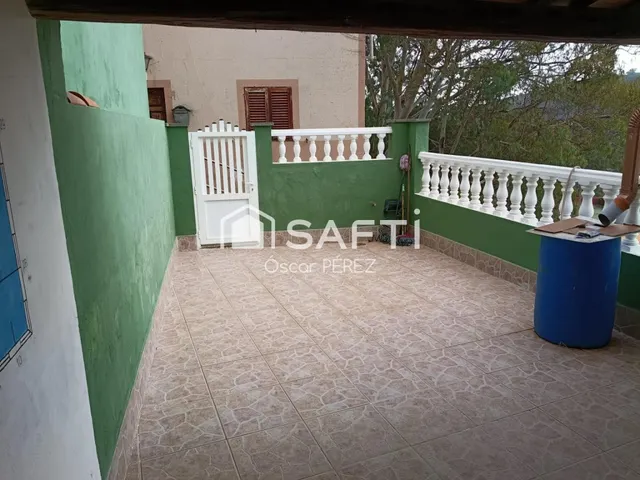Casa terrera de 4 niveles con gran potencial — 48