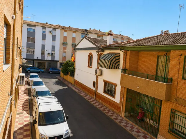 Piso en Armila junto parada de metro todo exterior. — 35