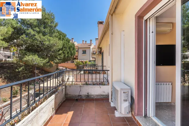 ADOSADA EN URBANIZACIÓN EN HUETOR VEGA — 19