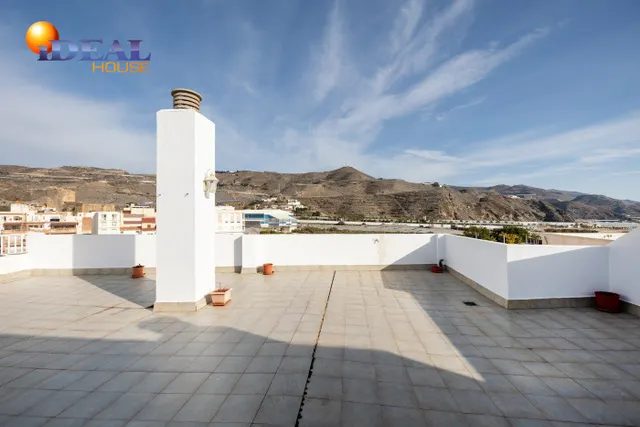 ESTUPENDO ATICO JUNTO AL MAR CON TERRAZA FANTASTICA — 41